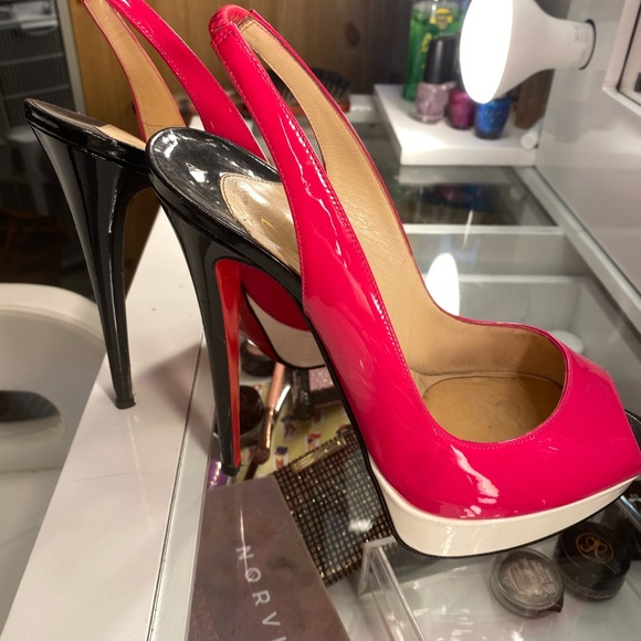 Louboutin heels fit size 8 or 38 runs small - Picture 5 of 9